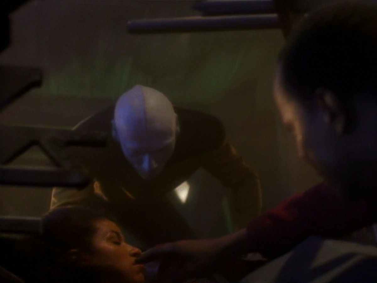 extant_StarTrekDS9_1x01-1x02-Emissary_0249.jpg