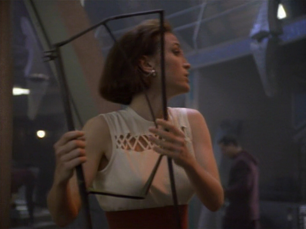 extant_StarTrekDS9_1x01-1x02-Emissary_1683.jpg