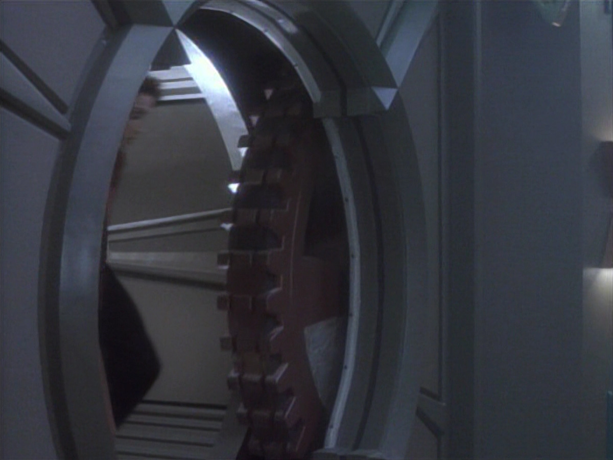 extant_StarTrekDS9_1x01-1x02-Emissary_2661.jpg