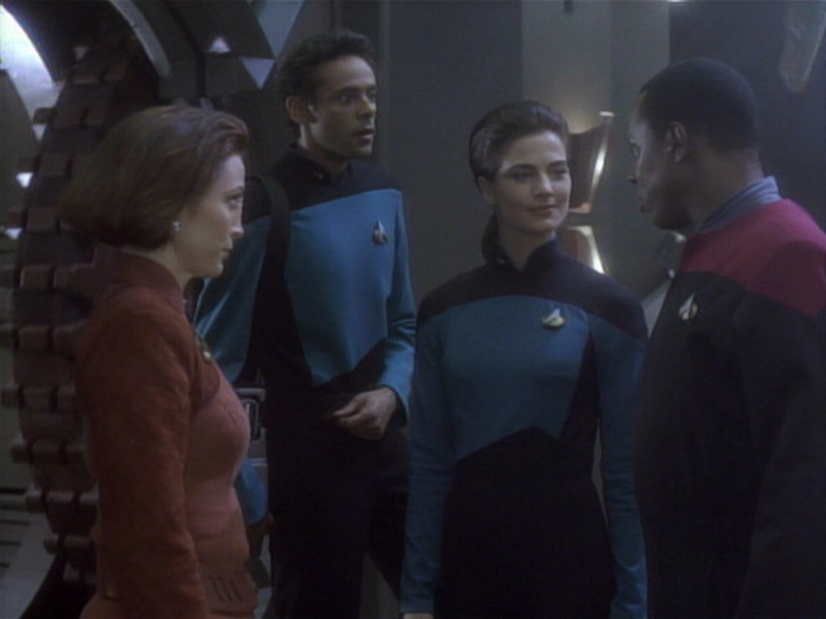 extant_StarTrekDS9_1x01-1x02-Emissary_2669.jpg