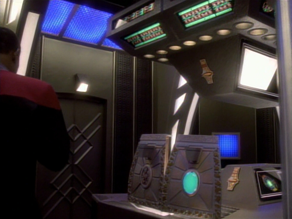 extant_StarTrekDS9_1x01-1x02-Emissary_2840.jpg