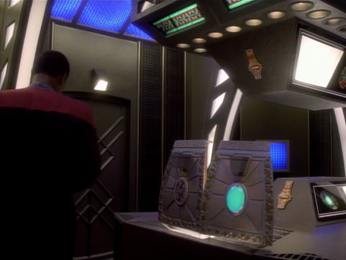 extant_StarTrekDS9_1x01-1x02-Emissary_2841.jpg