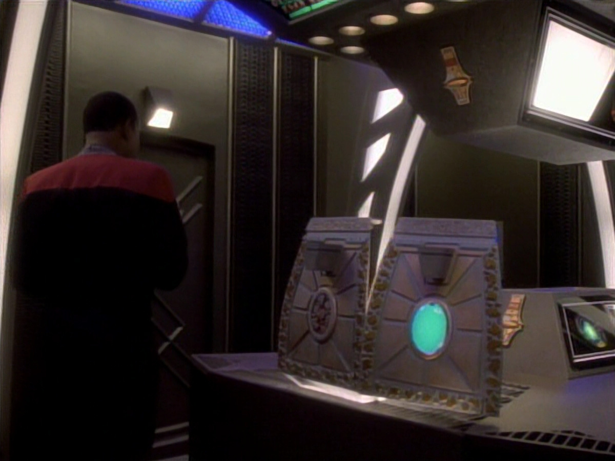 extant_StarTrekDS9_1x01-1x02-Emissary_2842.jpg