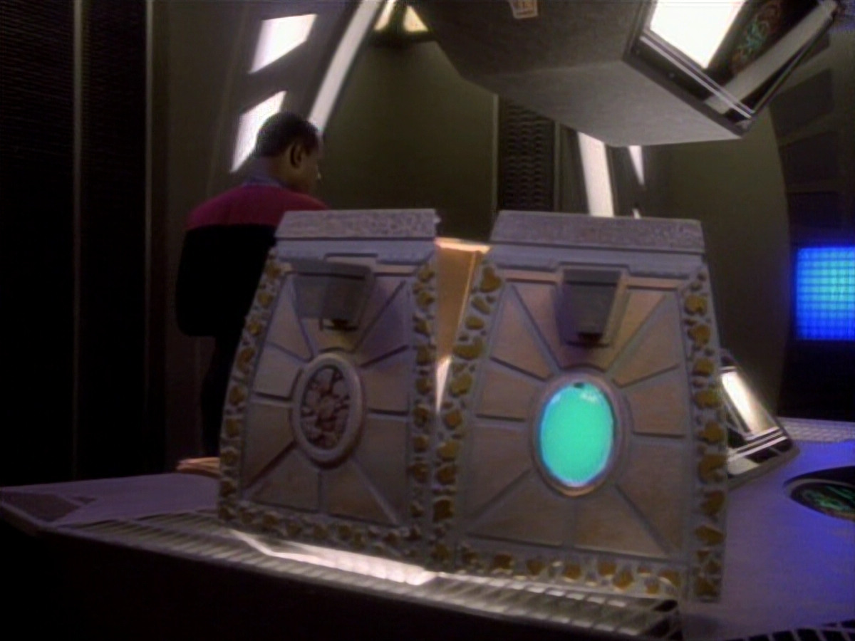 extant_StarTrekDS9_1x01-1x02-Emissary_2845.jpg