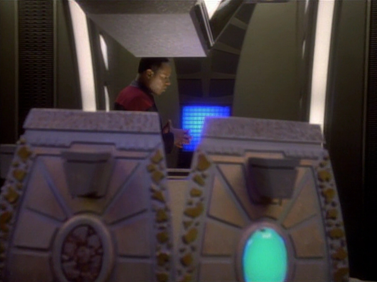 extant_StarTrekDS9_1x01-1x02-Emissary_2848.jpg