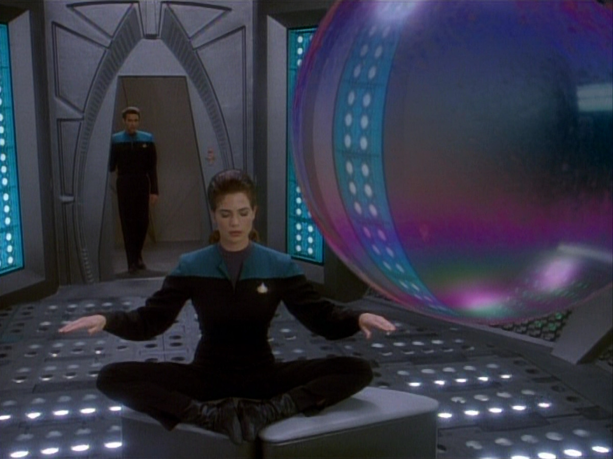 extant_StarTrekDS9_1x03-AManAlone_0005.jpg