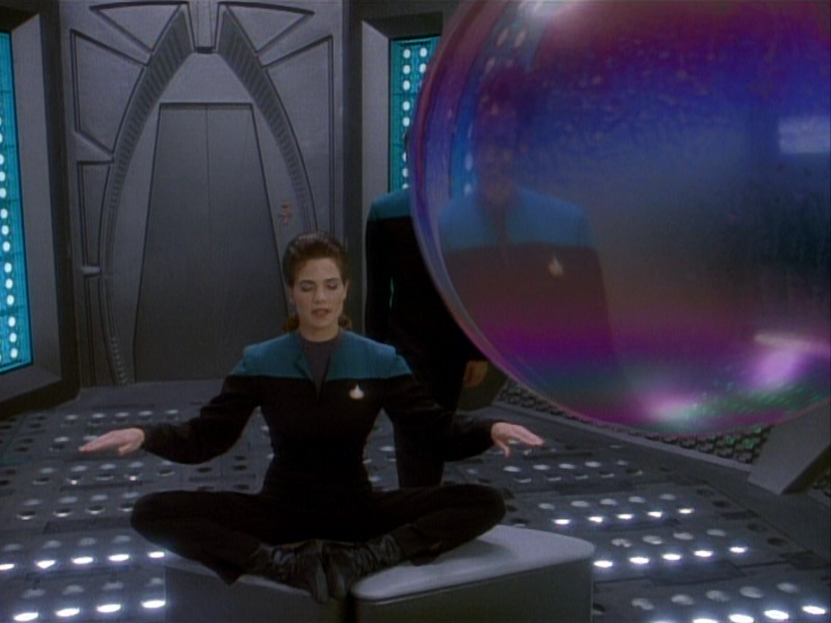 extant_StarTrekDS9_1x03-AManAlone_0020.jpg