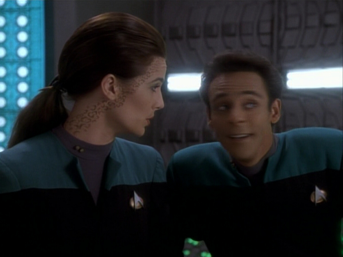 extant_StarTrekDS9_1x03-AManAlone_0040.jpg