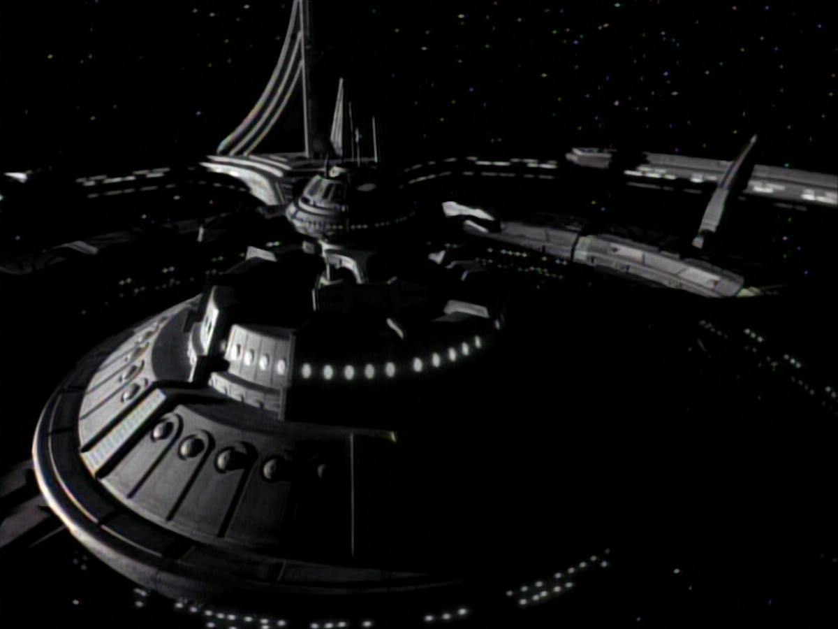 extant_StarTrekDS9_1x03-AManAlone_3507.jpg