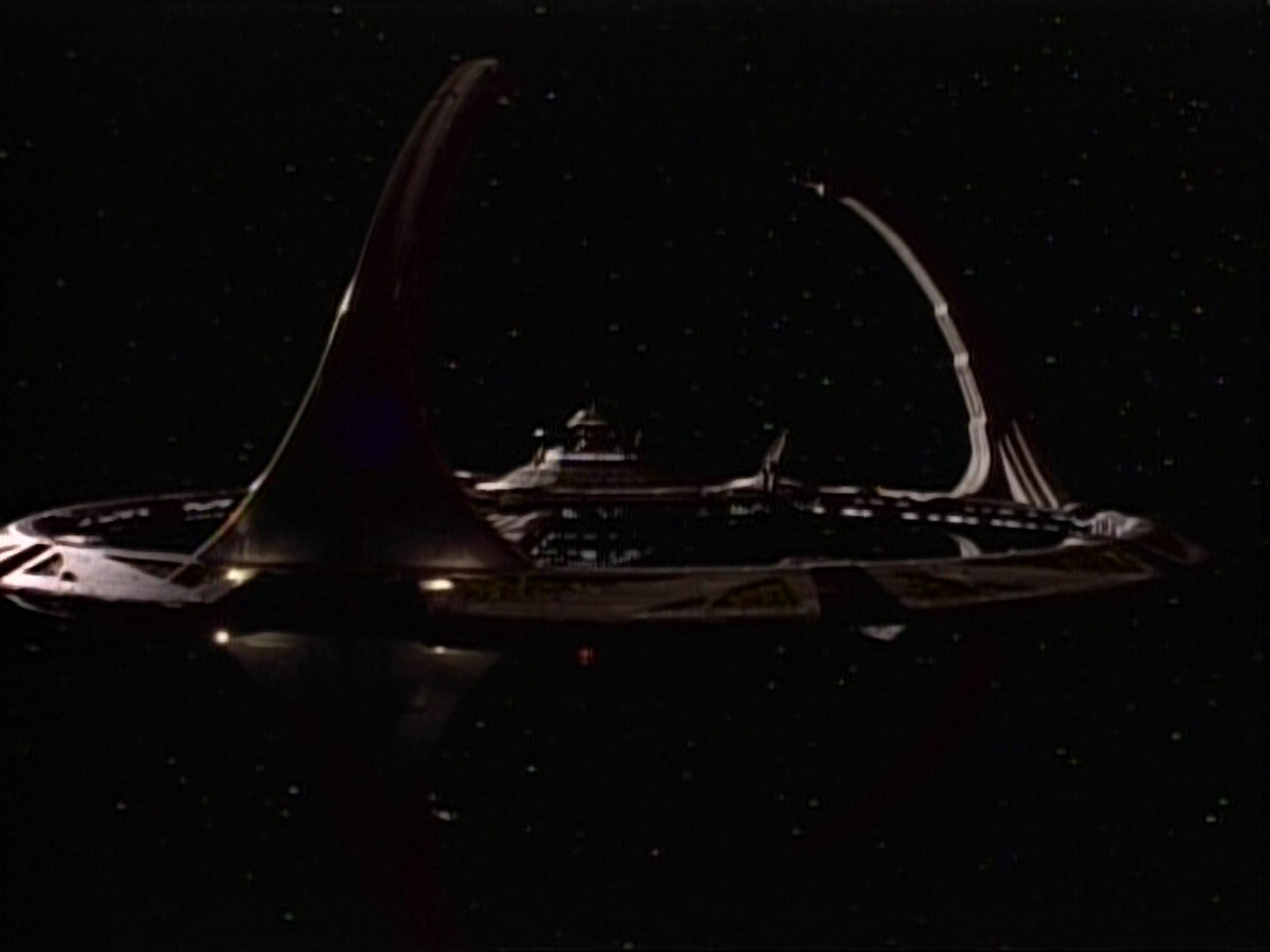 extant_StarTrekDS9_1x04-PastPrologue_0007.jpg