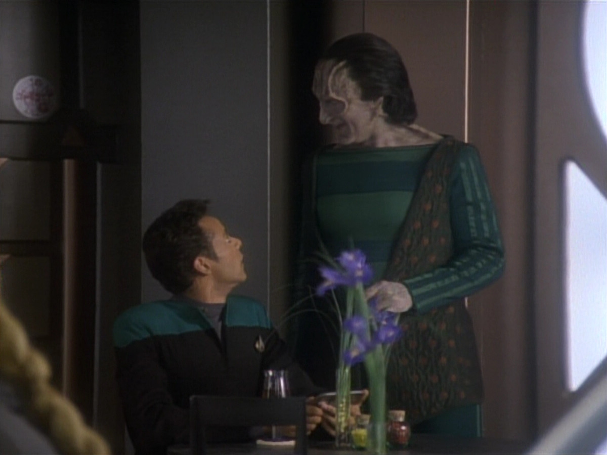 extant_StarTrekDS9_1x04-PastPrologue_0023.jpg