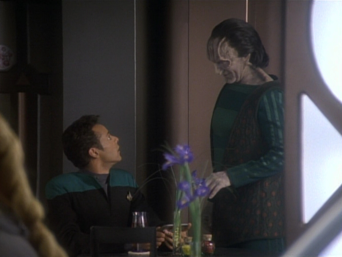 extant_StarTrekDS9_1x04-PastPrologue_0025.jpg