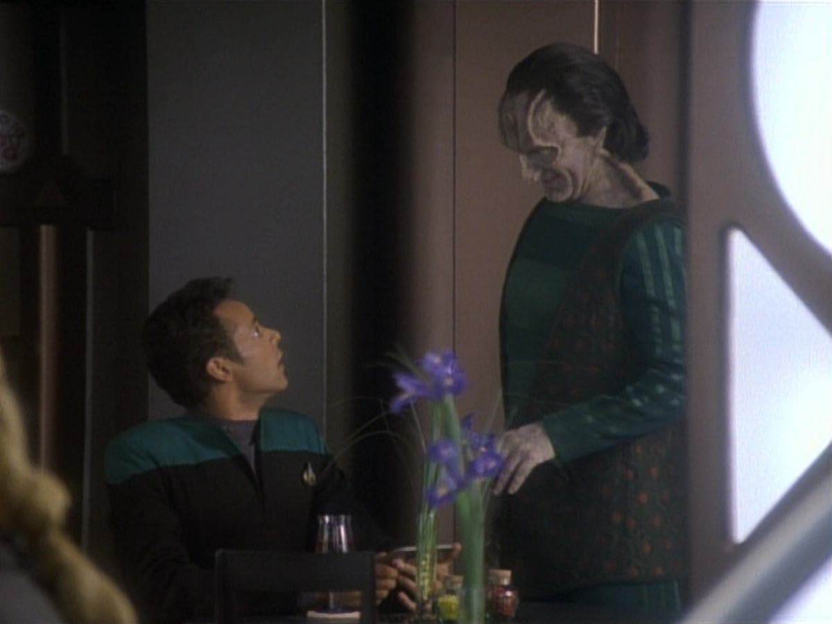 extant_StarTrekDS9_1x04-PastPrologue_0026.jpg