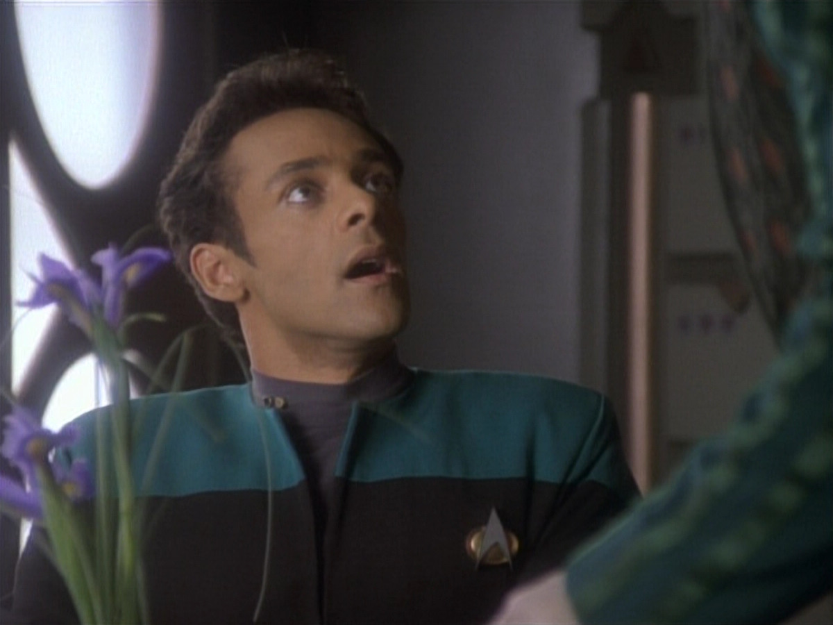 extant_StarTrekDS9_1x04-PastPrologue_0032.jpg