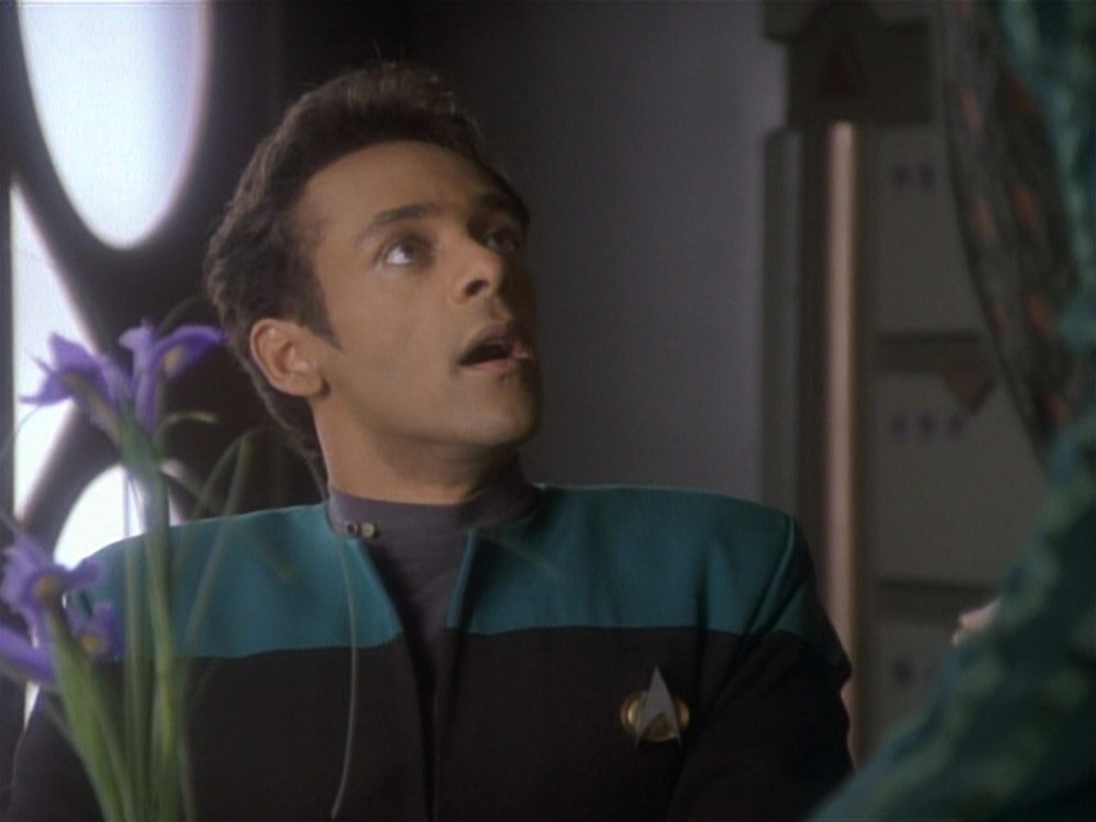 extant_StarTrekDS9_1x04-PastPrologue_0033.jpg