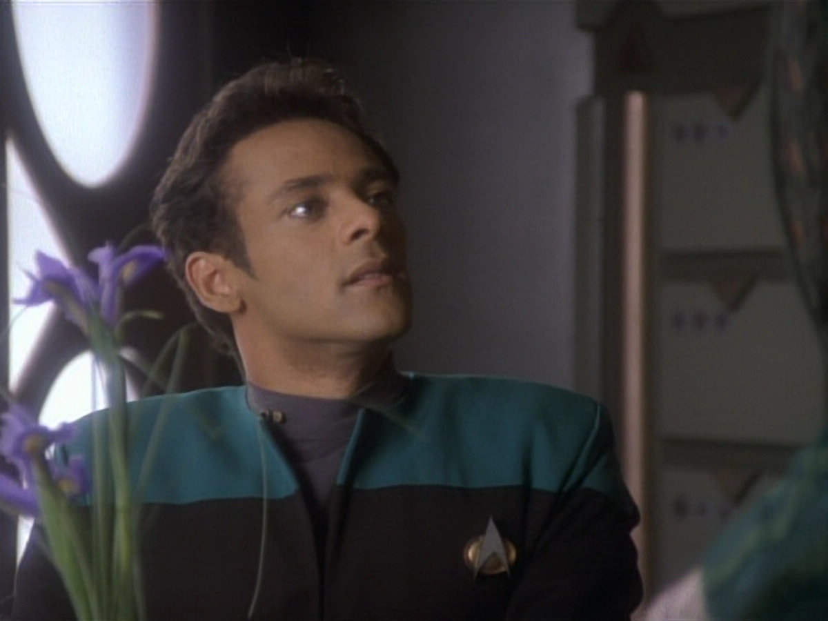 extant_StarTrekDS9_1x04-PastPrologue_0041.jpg