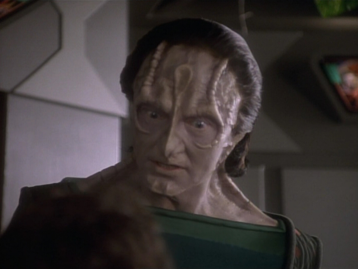 extant_StarTrekDS9_1x04-PastPrologue_0044.jpg