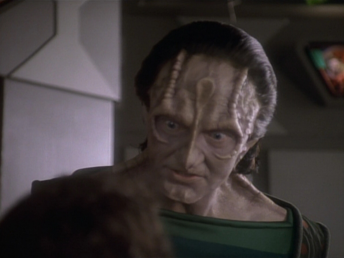 extant_StarTrekDS9_1x04-PastPrologue_0046.jpg