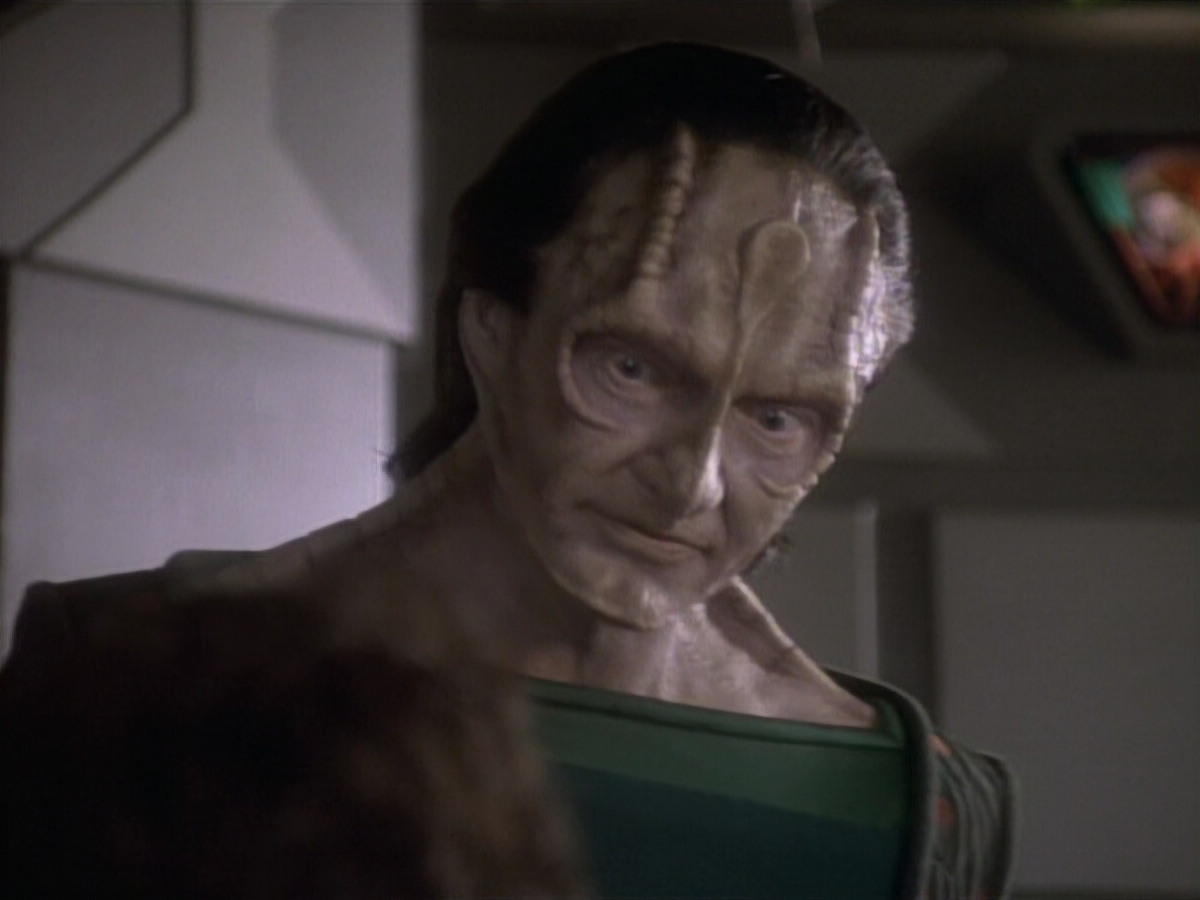 extant_StarTrekDS9_1x04-PastPrologue_0047.jpg