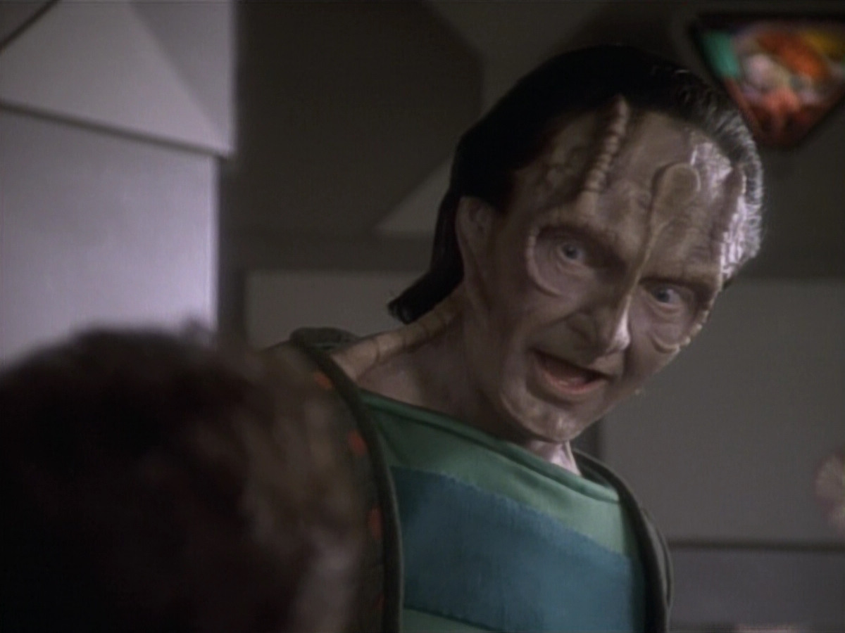 extant_StarTrekDS9_1x04-PastPrologue_0049.jpg