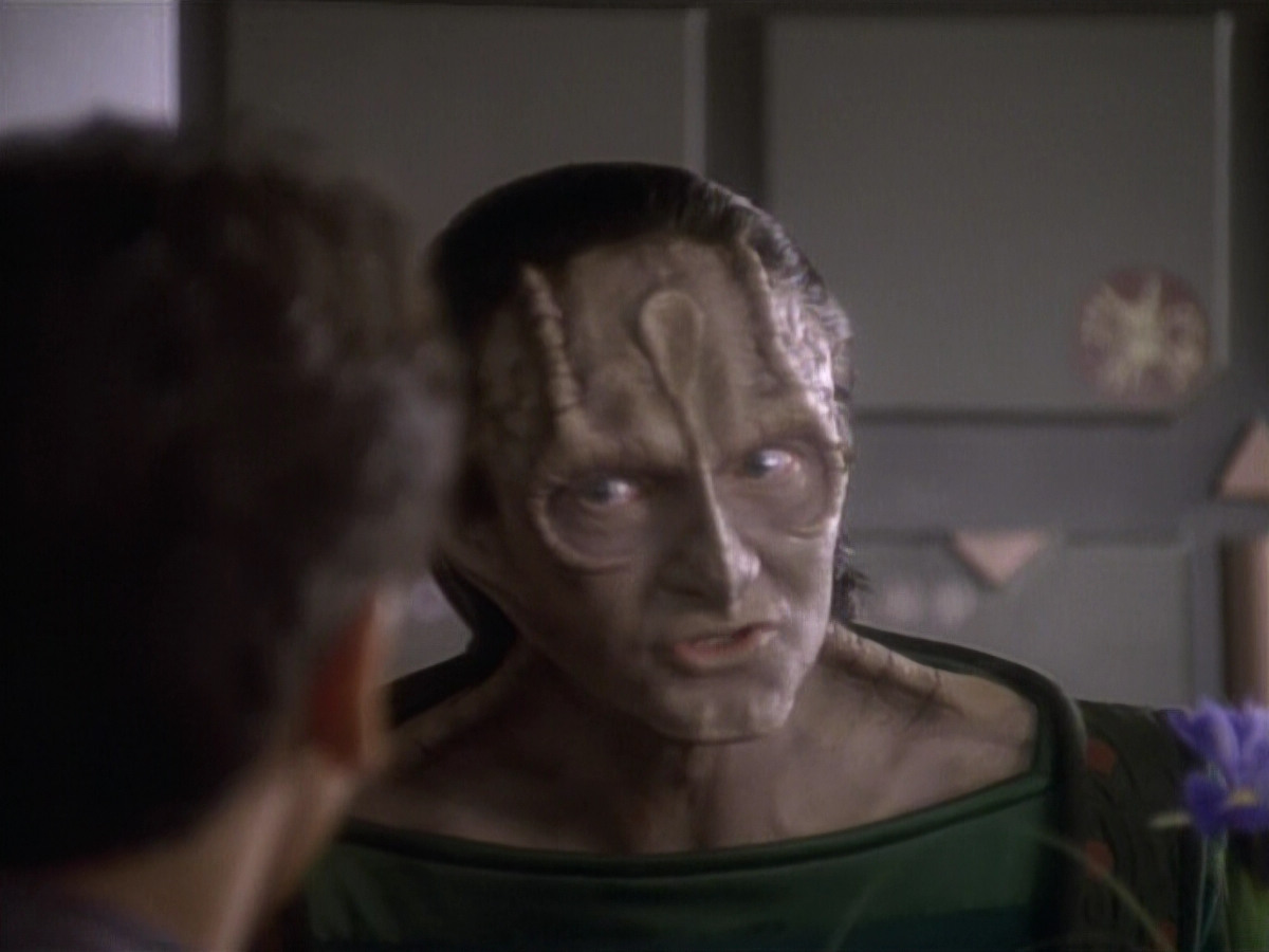 extant_StarTrekDS9_1x04-PastPrologue_0052.jpg