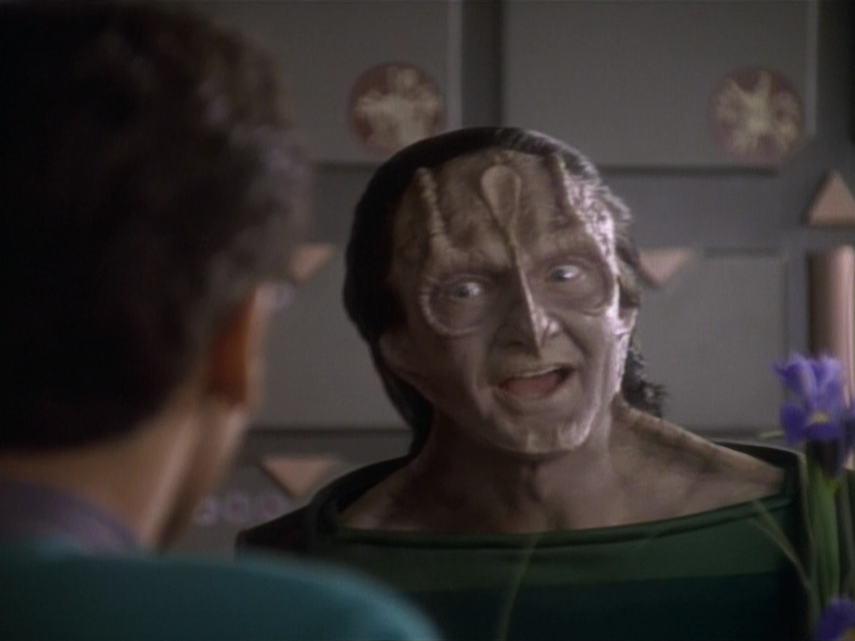 extant_StarTrekDS9_1x04-PastPrologue_0053.jpg