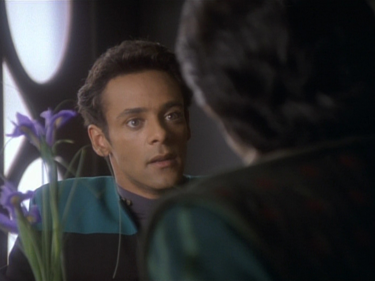 extant_StarTrekDS9_1x04-PastPrologue_0056.jpg