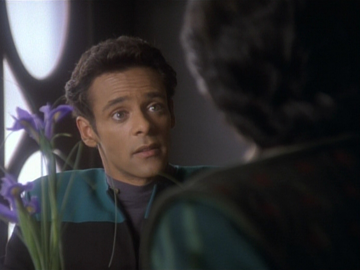 extant_StarTrekDS9_1x04-PastPrologue_0060.jpg