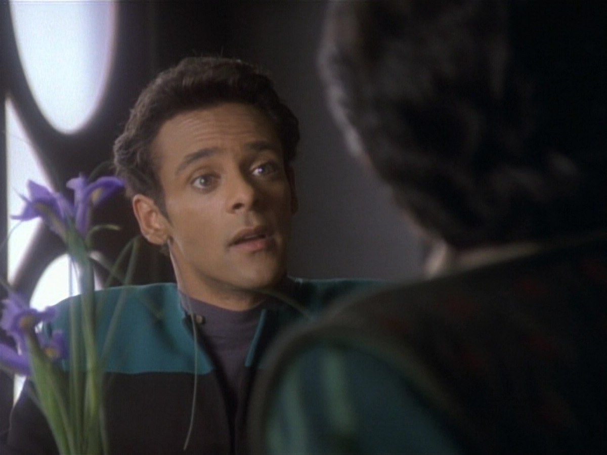 extant_StarTrekDS9_1x04-PastPrologue_0061.jpg