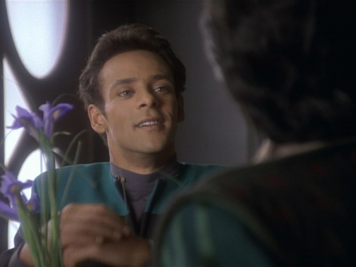 extant_StarTrekDS9_1x04-PastPrologue_0062.jpg