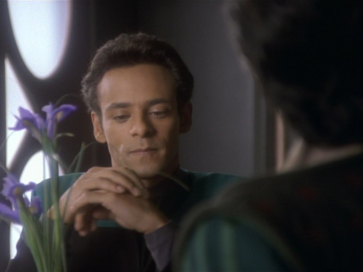 extant_StarTrekDS9_1x04-PastPrologue_0065.jpg