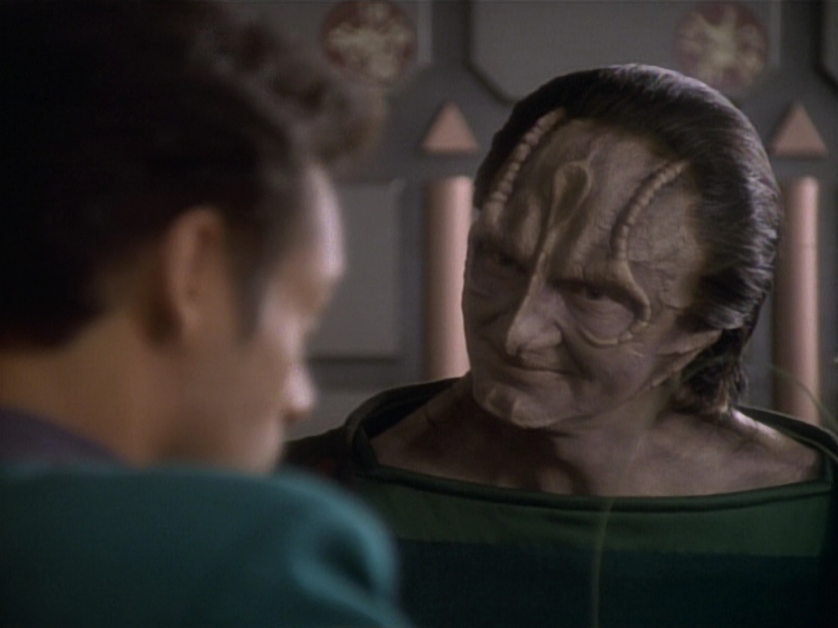 extant_StarTrekDS9_1x04-PastPrologue_0066.jpg