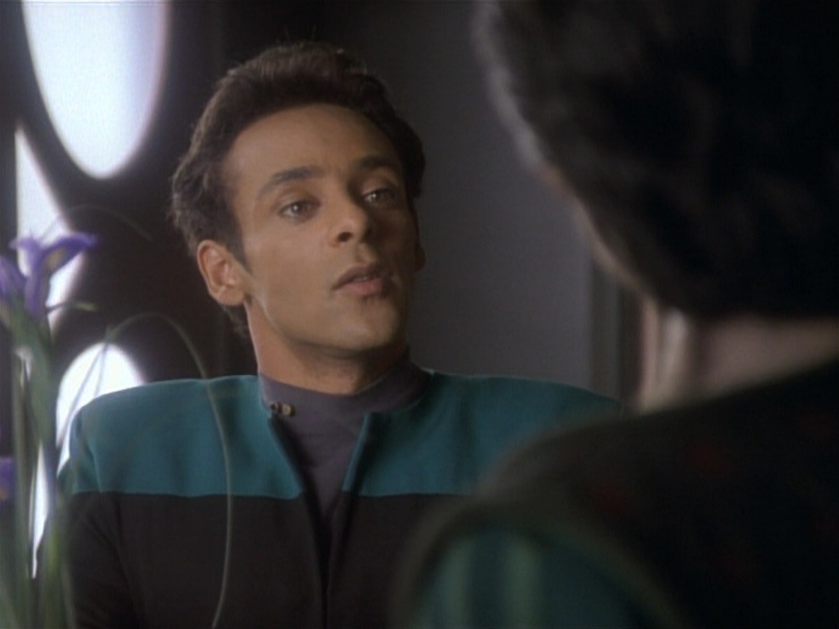 extant_StarTrekDS9_1x04-PastPrologue_0075.jpg