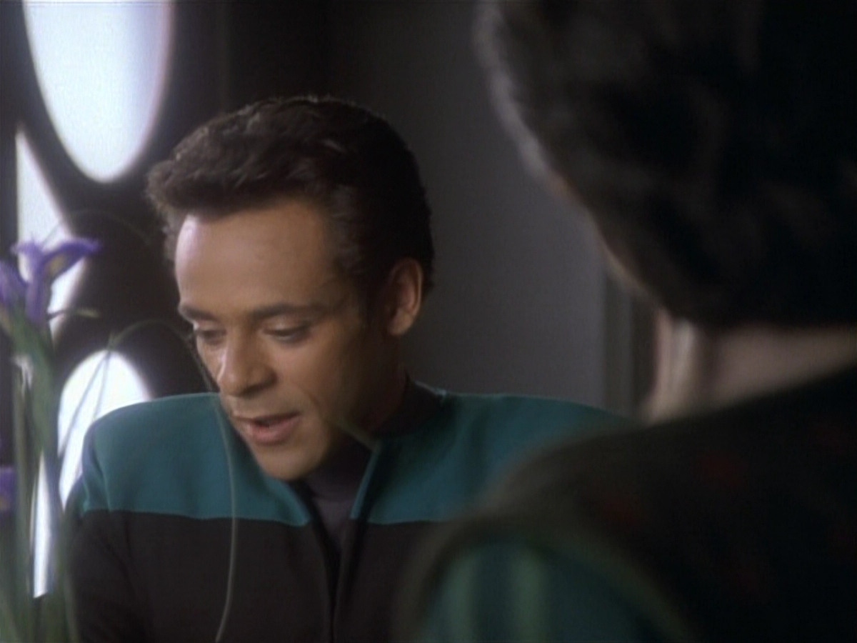 extant_StarTrekDS9_1x04-PastPrologue_0076.jpg