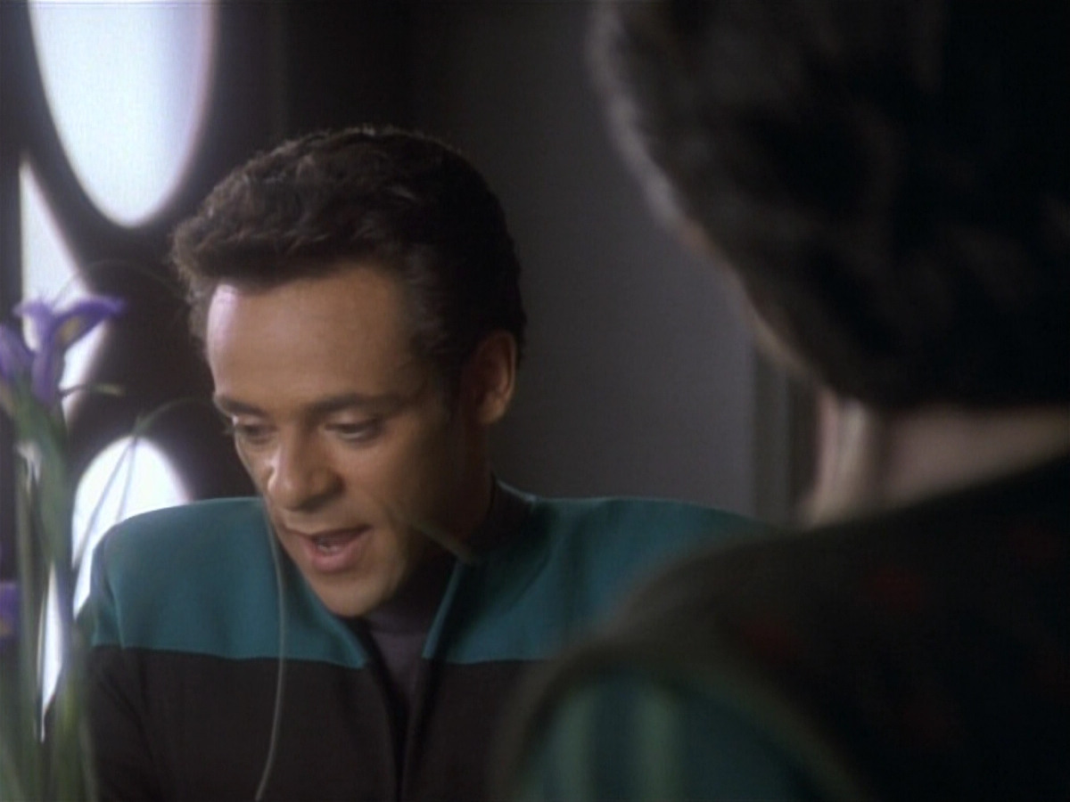 extant_StarTrekDS9_1x04-PastPrologue_0077.jpg
