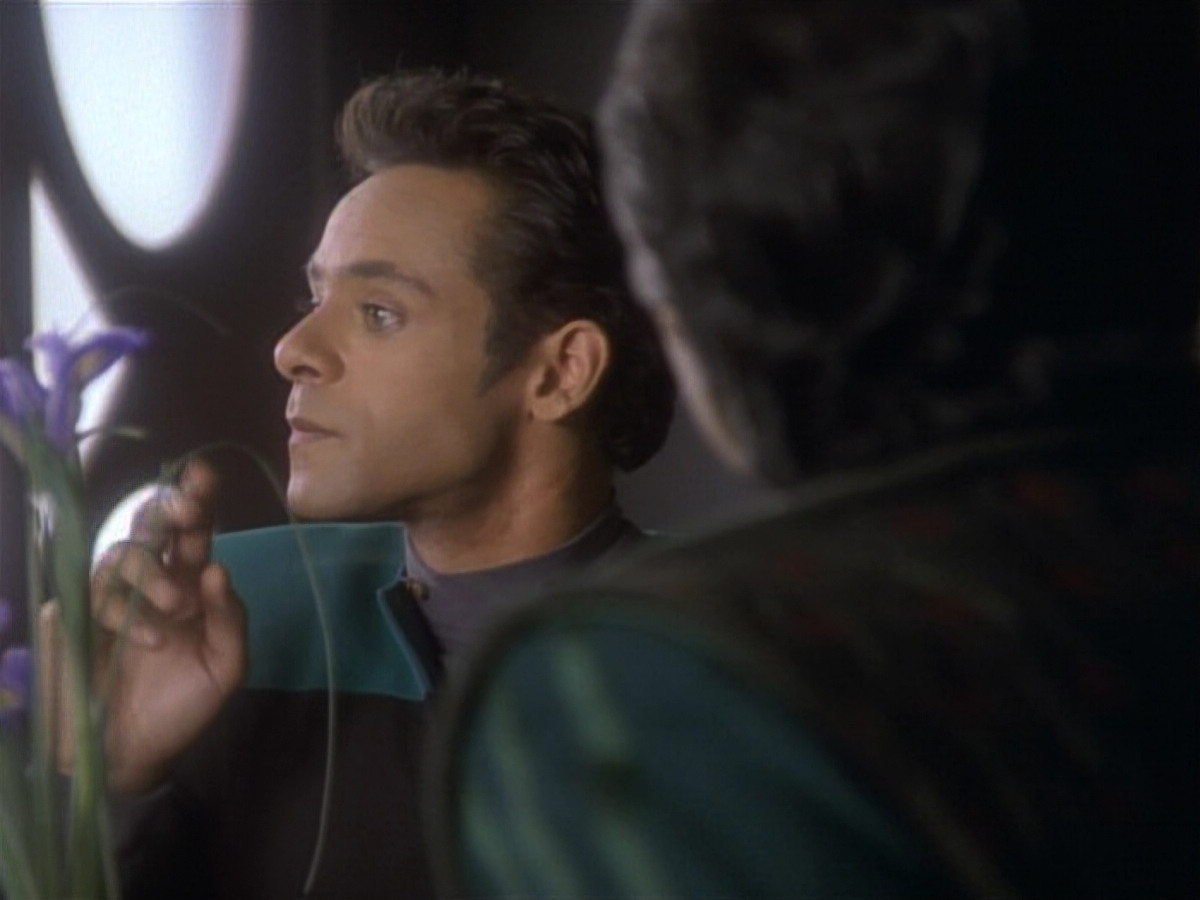 extant_StarTrekDS9_1x04-PastPrologue_0088.jpg