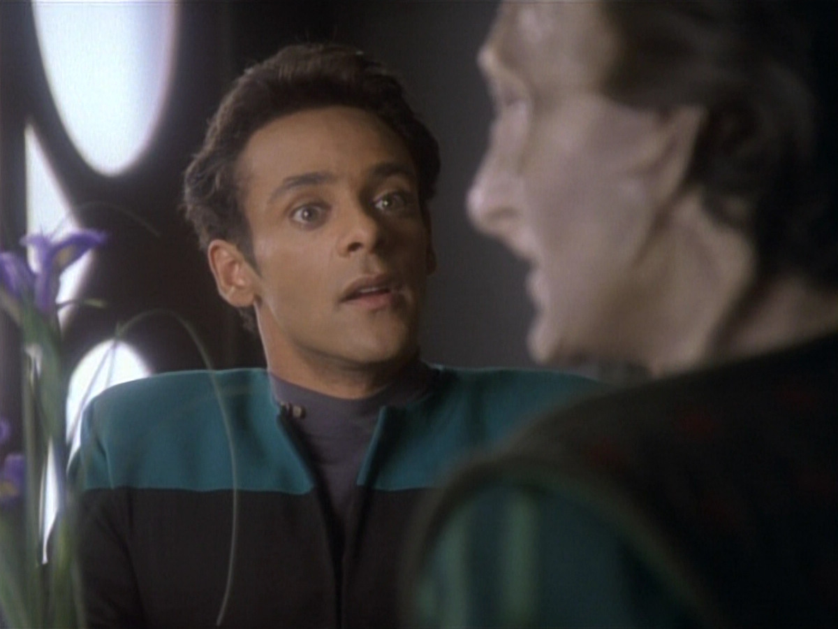 extant_StarTrekDS9_1x04-PastPrologue_0105.jpg