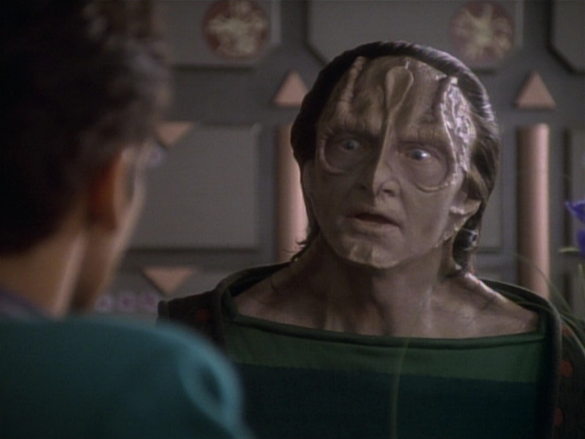extant_StarTrekDS9_1x04-PastPrologue_0107.jpg