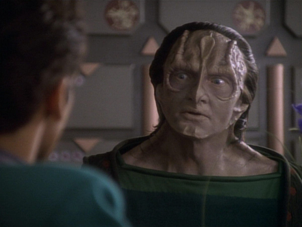 extant_StarTrekDS9_1x04-PastPrologue_0108.jpg