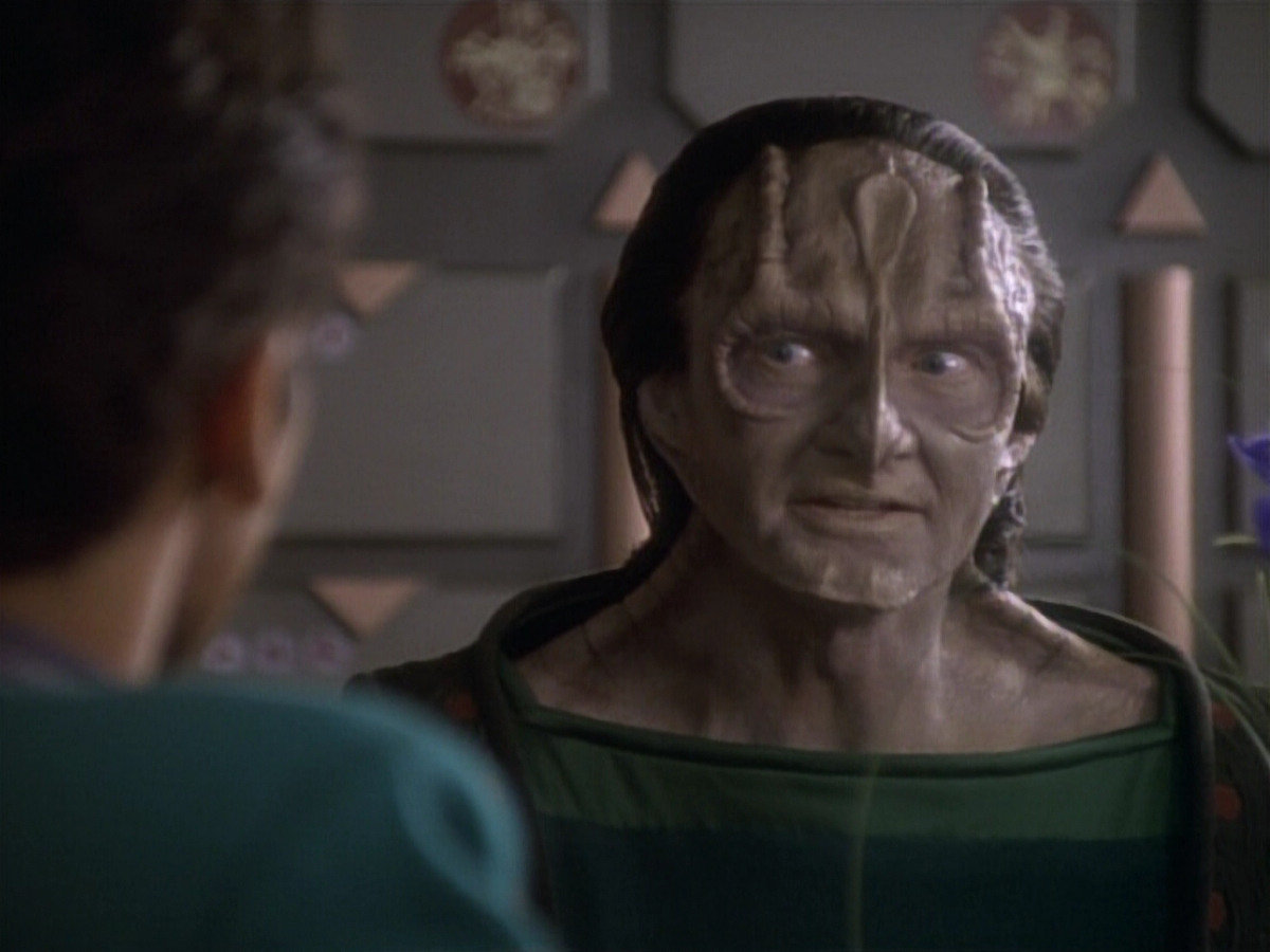 extant_StarTrekDS9_1x04-PastPrologue_0110.jpg