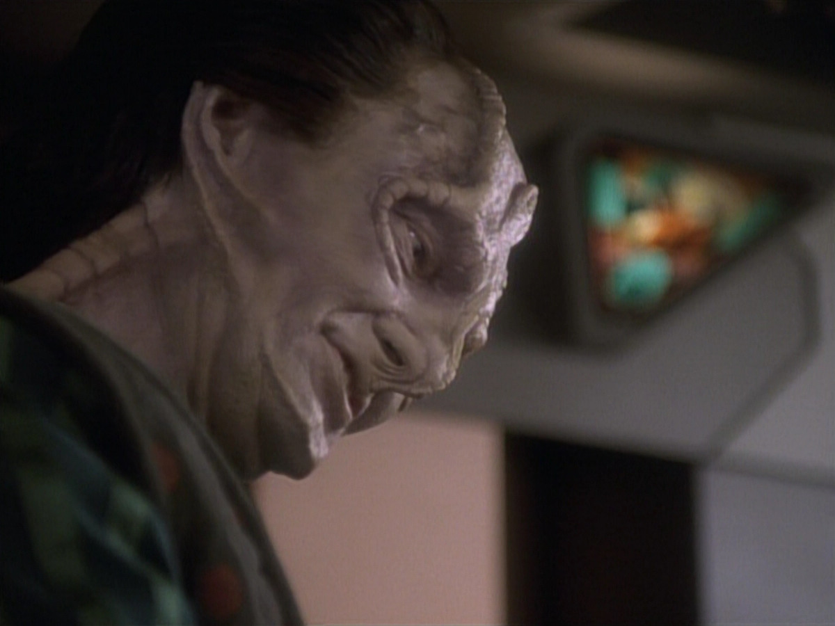 extant_StarTrekDS9_1x04-PastPrologue_0172.jpg