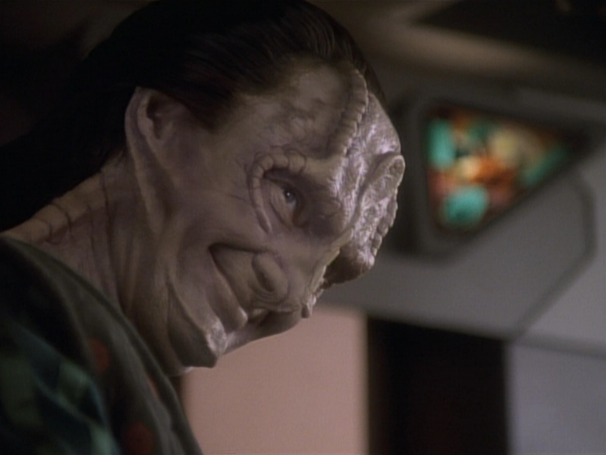 extant_StarTrekDS9_1x04-PastPrologue_0176.jpg