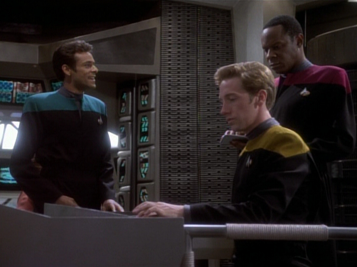 extant_StarTrekDS9_1x04-PastPrologue_0218.jpg