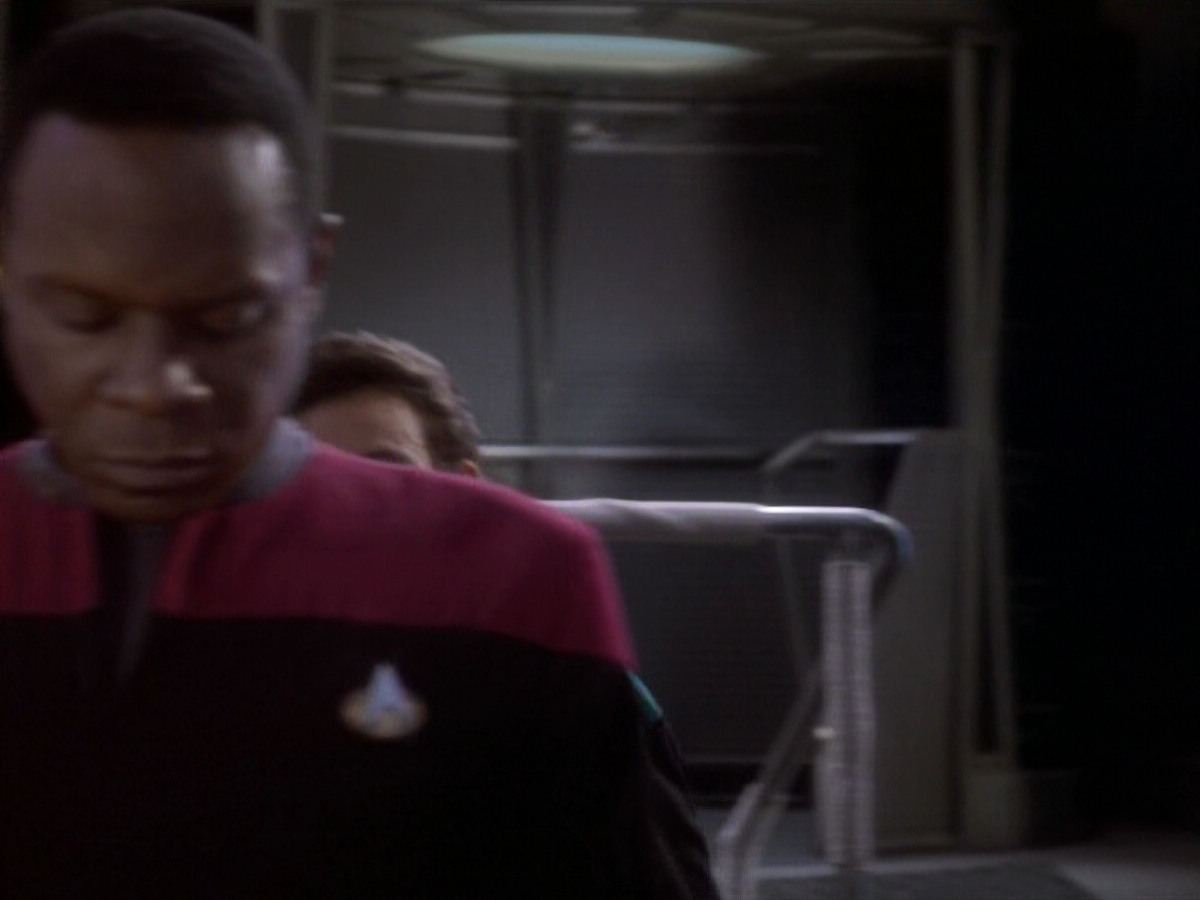 extant_StarTrekDS9_1x04-PastPrologue_0234.jpg