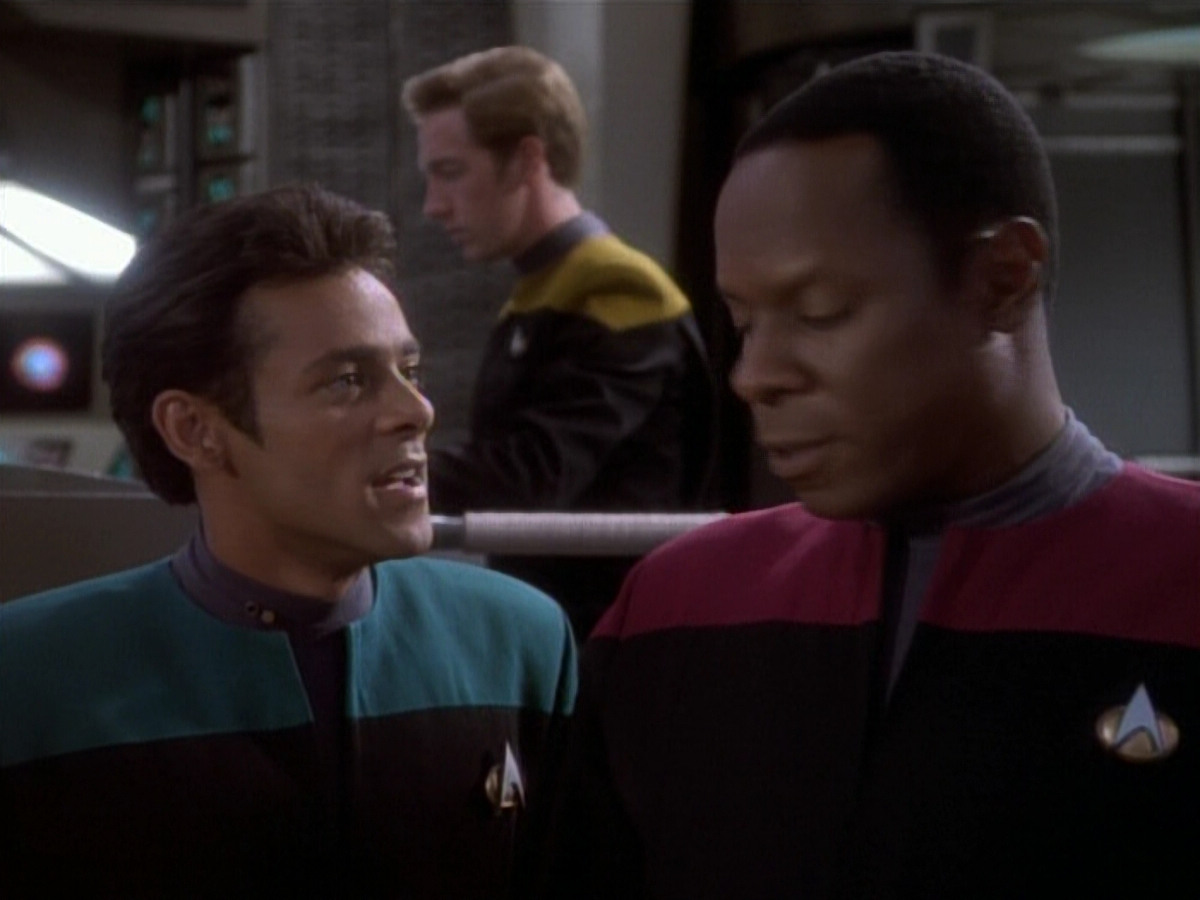 extant_StarTrekDS9_1x04-PastPrologue_0238.jpg
