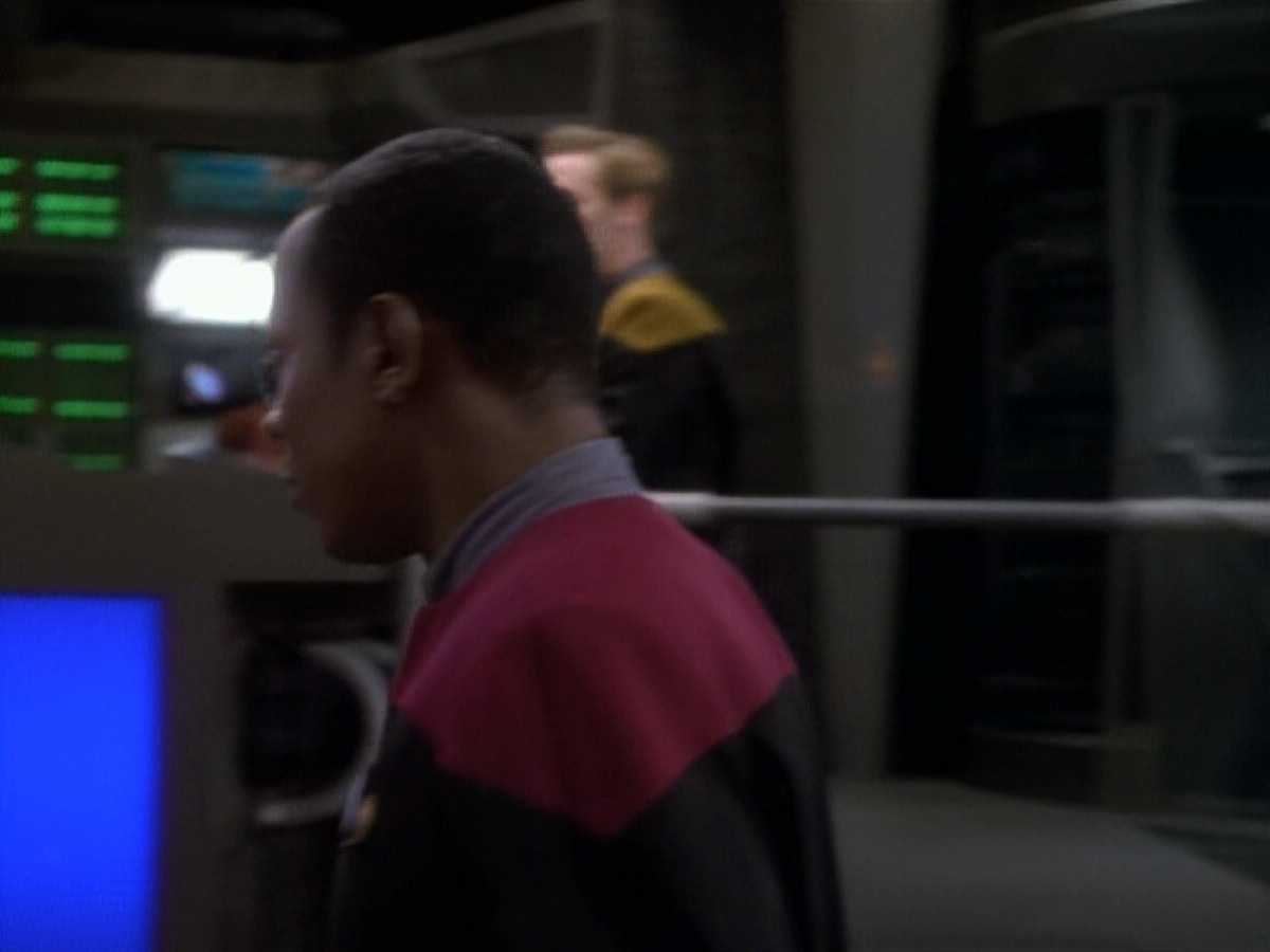 extant_StarTrekDS9_1x04-PastPrologue_0257.jpg