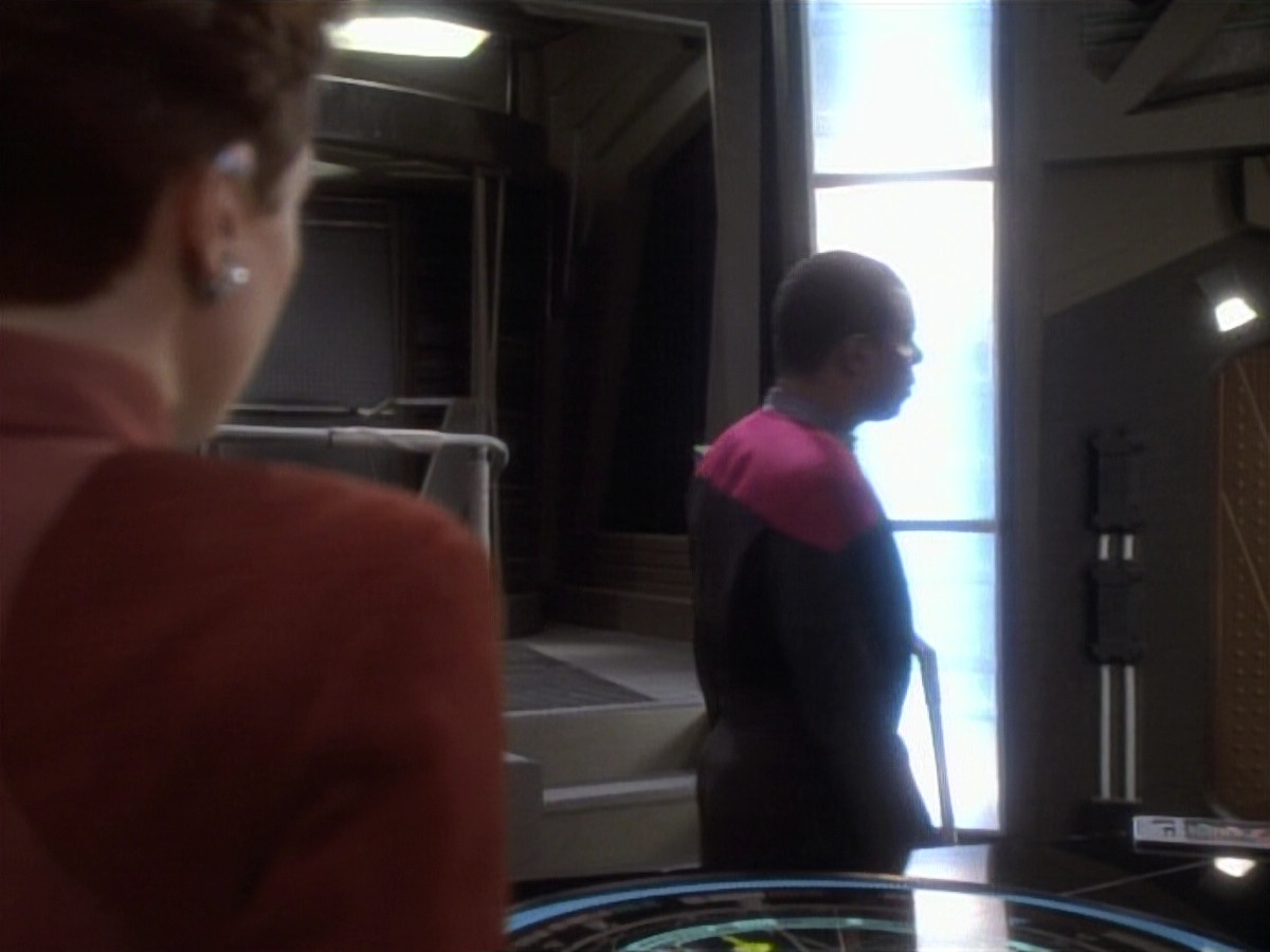 extant_StarTrekDS9_1x04-PastPrologue_0457.jpg