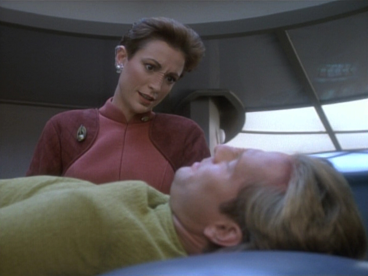extant_StarTrekDS9_1x04-PastPrologue_0916.jpg