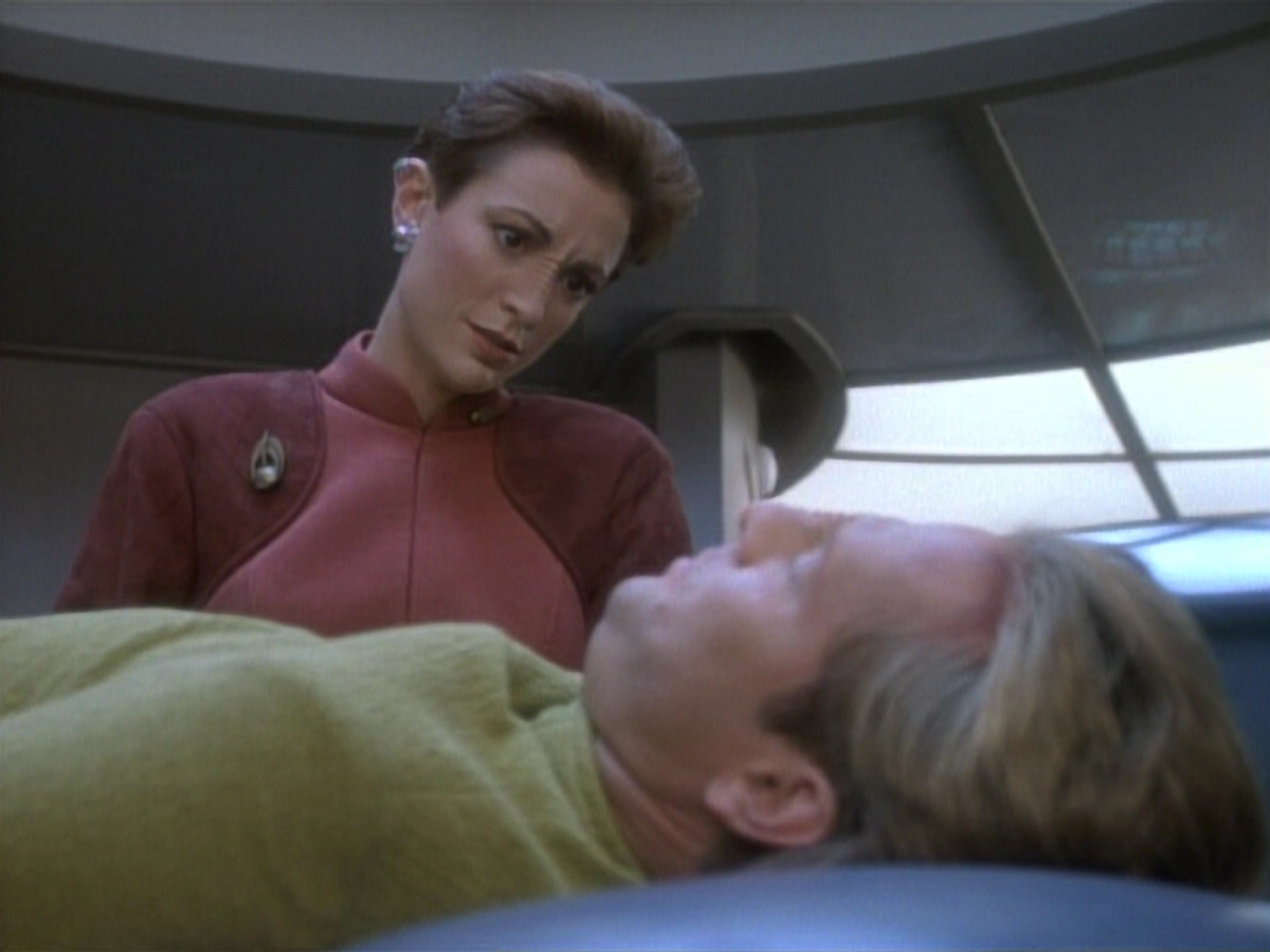 extant_StarTrekDS9_1x04-PastPrologue_0917.jpg