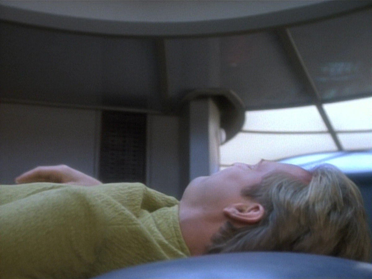 extant_StarTrekDS9_1x04-PastPrologue_0939.jpg